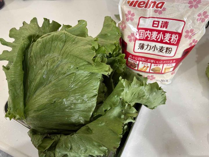 画像: 用意するのはレタスと……