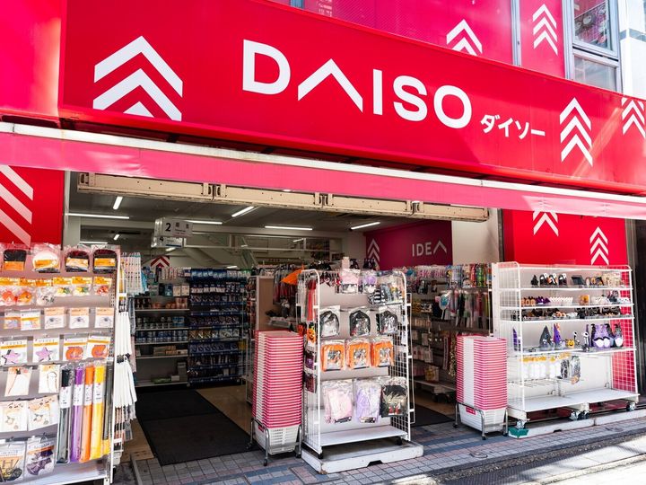 ダイソーの「サンリオ ぷくっとシール」シリーズは、立体感のあるぷっくりとした質感が特徴のサンリオキャラクターシールです。100円（税抜）という手頃な価格とクオリティの高さが話題になっており、その魅力を紹介します。