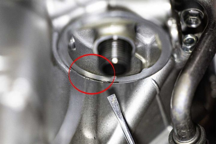 バイクのオイル交換を失敗しないために！ 正しい手順と3つの注意点を元HRCエンジニアが解説