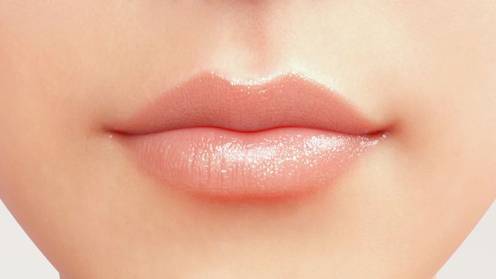 乾燥による唇のくすみをケアするバームが話題！メンソレータム『フラッシュトーンケア 唇色改善バーム』、605円で自然な血色感をプラス