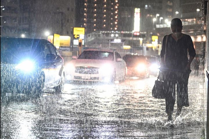 8月13日の千葉県の大雨の様子（2026年8月13日撮影、AFP＝時事）