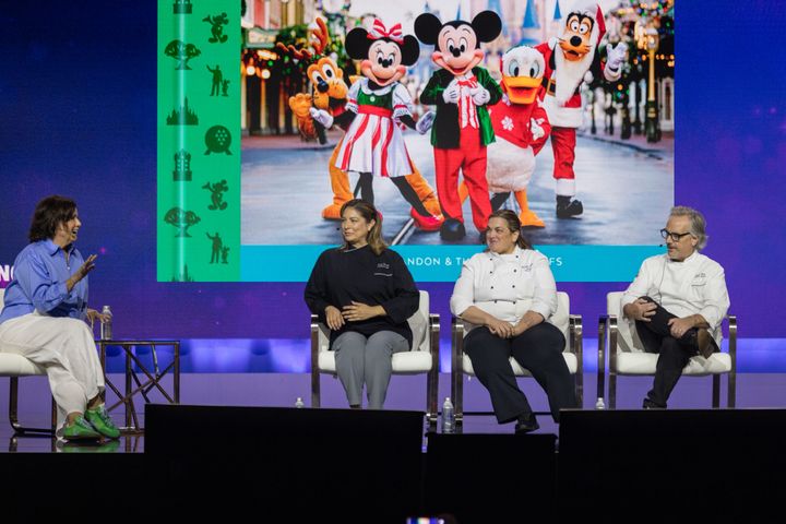 Disney Eatsのトークに登壇するパム・ブランドン、エイミー・ベンソン、クリスティーナ・オレヘル、ジョン・ステート