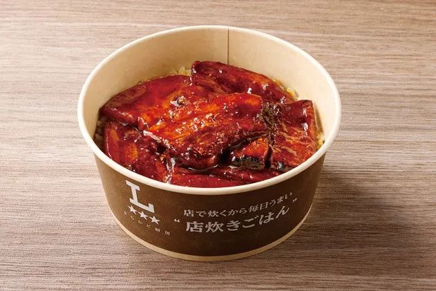まちかど厨房 八幡屋礒五郎監修 七味豚丼の盛り付け