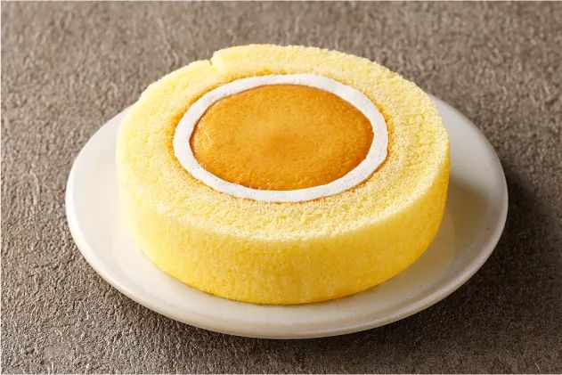 CHEESE GARDEN監修ベイクドチーズケーキinプレミアムロールケーキの断面