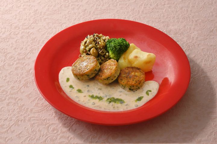 ひよこ豆とポテトのコロッケ、トマト豆乳ソース