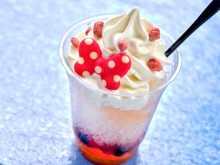シェイブアイスサンデー（ピーチ、ミックスベリー、紅茶ゼリー）