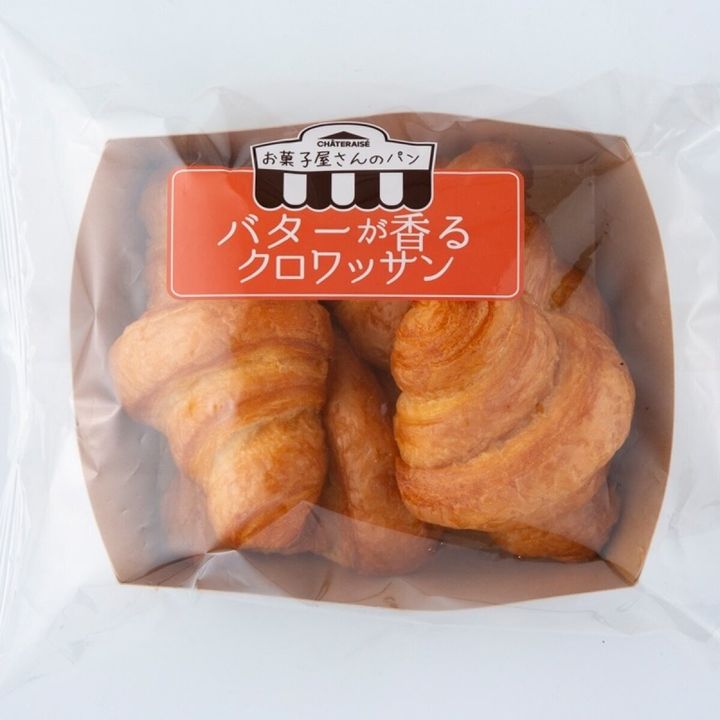 「バターが香るクロワッサン」と書かれたパッケージに入ったクロワッサン4個