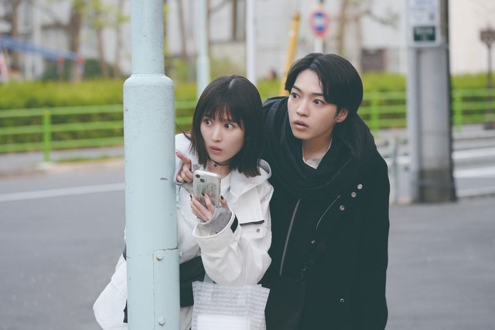 映画『時給三〇〇円の死神』メイン場面写真 （C）2026藤まる／双葉社・「時給三〇〇円の死神」製作委員会 width=