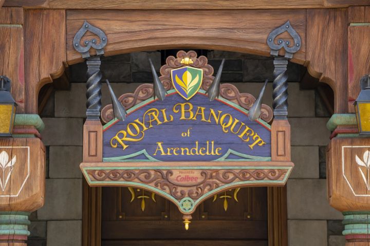 「Royal Banquet of Arendelle」の看板
