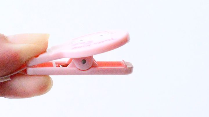 【100均】帽子クリップ6選｜帽子が飛ばない！おしゃれなものや子供用も紹介