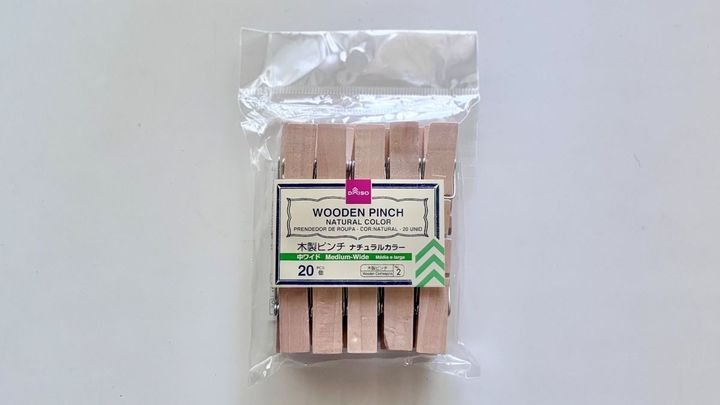 ダイソー「木製クリップ」の意外な使い道！車のアロマグッズに使ってみました