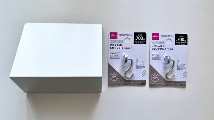 【100均】ダイソー「ブックエンド」はマグネットフックと好相性！クローゼットで試してみました