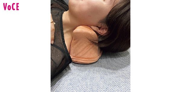デスクワークで固まった首まわりのケアに