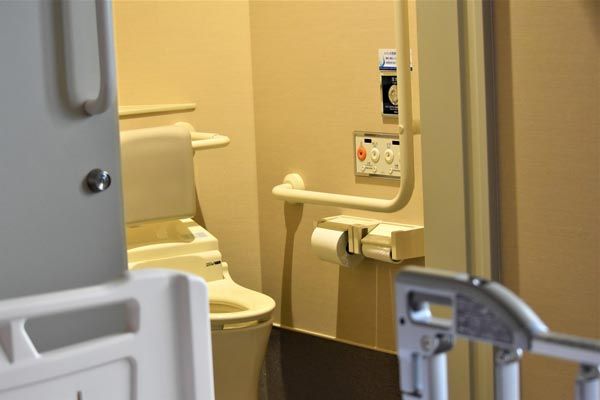 深夜のトイレ問題！おむつか尿瓶を選べと言われて