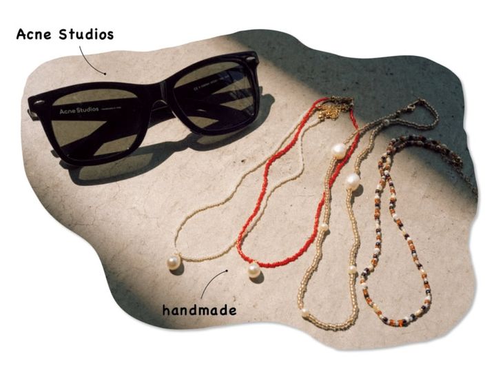 編み物やデニムのリメイクなど、物作りが大好き。『Acne Studios』のサングラスは、かけたときの幅が女性向きで、顔にぴったりフィット。