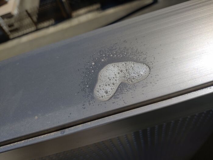 水道を使わずにベランダを掃除する方法！ホース不要で簡単ピカピカに。大量の水がNGなマンションでも安心