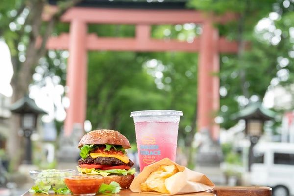 【埼玉県さいたま市】バーガーテラス大宮店で「パクチー3倍祭り」開催！夏限定バーガーのパクチーが3倍に