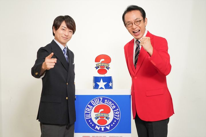『アメリカ横断ウルトラクイズ 伝説の名場面を櫻井翔と見ようSP』より（左から）3代目総合MC櫻井翔、2代目総合MC福澤朗 （C）日本テレビ width=