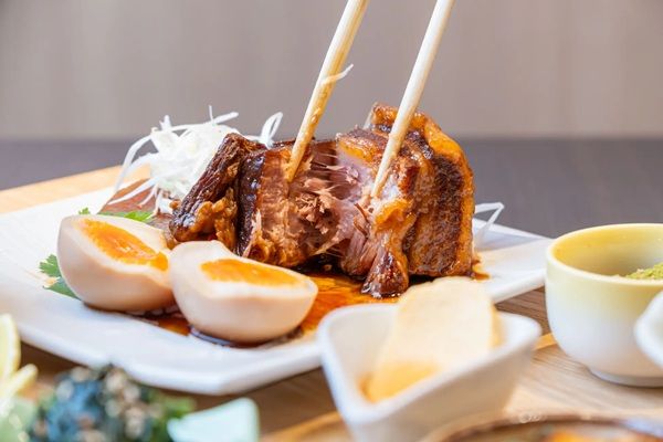 【大阪府大阪市】豚肉創作料理レストラン「豚と炭火。こぶた家」の2号店がリンクス梅田にオープン