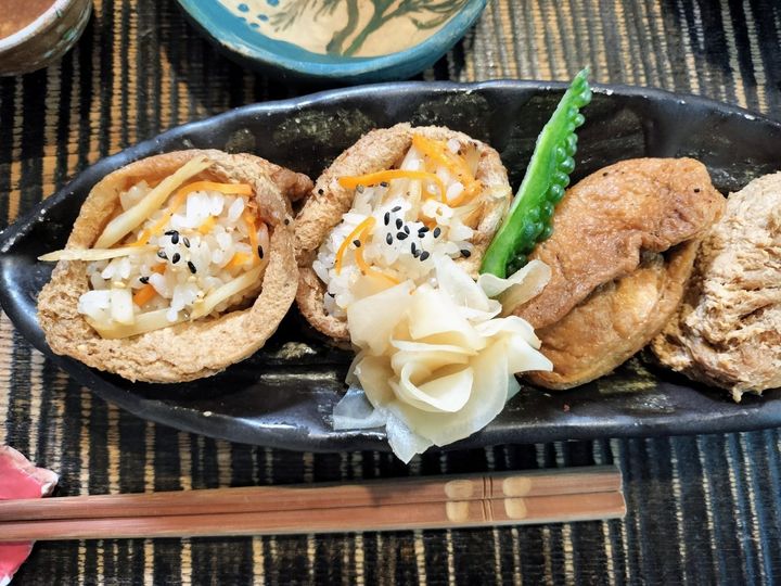 稲荷寿司の油揚げの煮汁で稲荷寿司の具材を煮て、更にきんぴらごぼうを作る！稲荷寿司ときんぴらごぼう！