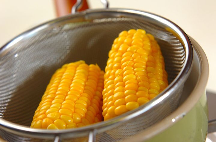 バターじょうゆトウモロコシの作り方1