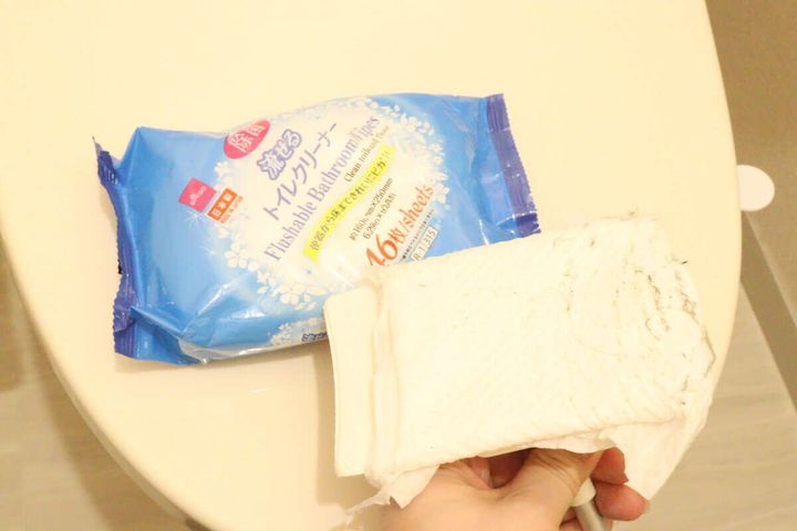 「流せるトイレクリーナー46枚」をワイパーに付けトイレ床を拭く