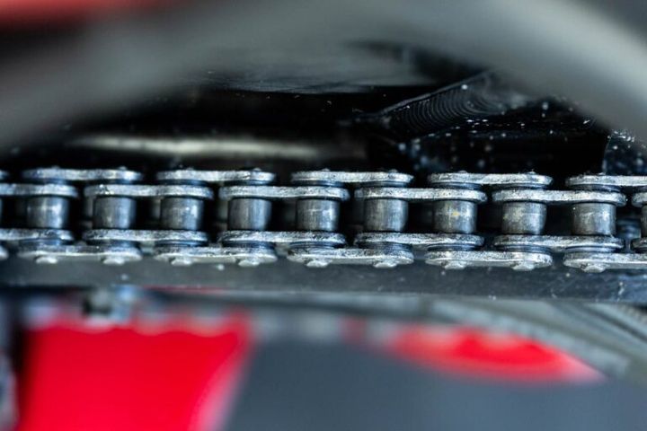 チェーンルブは本当に必要？ 元HRCエンジニアが教える正しいチェーンメンテナンスと寿命を延ばす方法