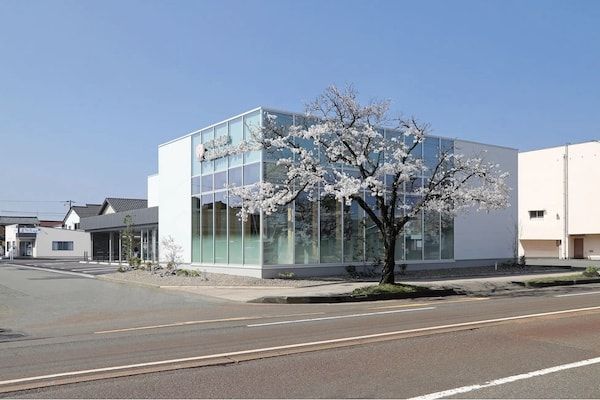 【福井県福井市】さくら通り整形外科クリニックが交通事故ゼロTシャツ着用で診療し交通事故防止を発信