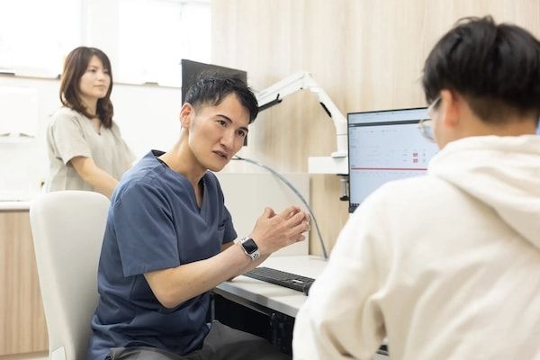 【福井県福井市】さくら通り整形外科クリニックが交通事故ゼロTシャツ着用で診療し交通事故防止を発信