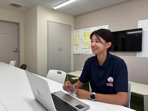 【福井県福井市】さくら通り整形外科クリニックが交通事故ゼロTシャツ着用で診療し交通事故防止を発信