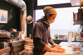 石川県金沢市の「SALINA」と「四十萬谷本舗」が、2種類のコラボピッツァを新発売！