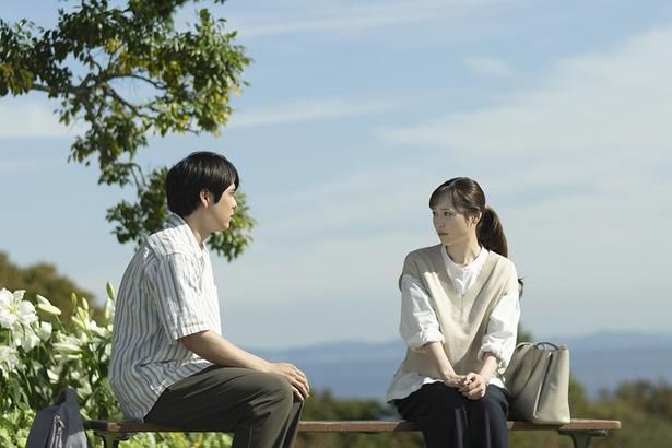 百合の失った愛への葛藤と未来への希望を描く『あの星が降る丘で、君とまた出会いたい。』 [c]2026「あの星が降る丘で、君とまた出会いたい。」製作委員会