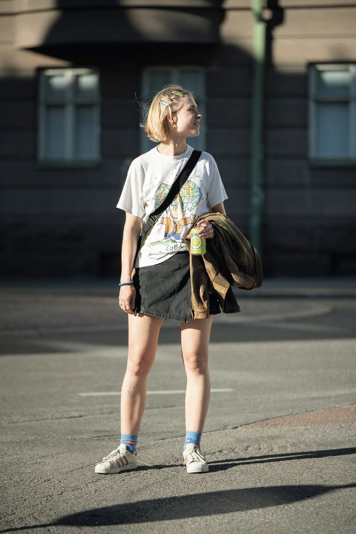 パチンと留めるだけでOK！コーデをアップデートする“かんたん可愛い”ヘアアレンジ【番外編：フィンランド】
