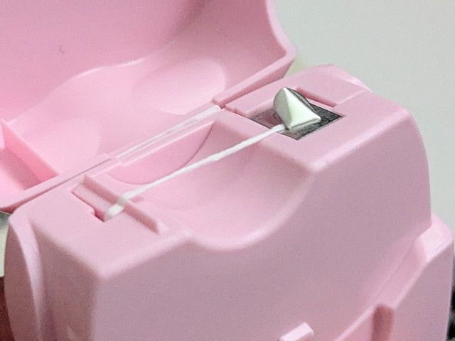Hits Different Wファイバーフロスのケースを開けてファイバー部分を映した写真