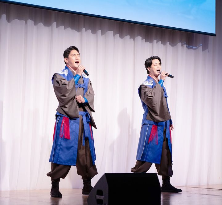 （左）小野田龍之介（荒木宗太郎役［Wキャスト］） （右）田代万里生（荒木宗太郎役［Wキャスト］）