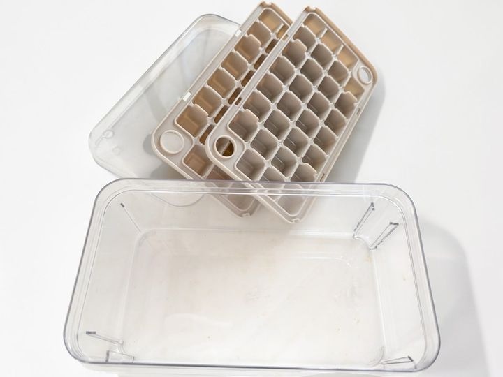 3COINS「ワンプッシュ製氷器」（税込880円）