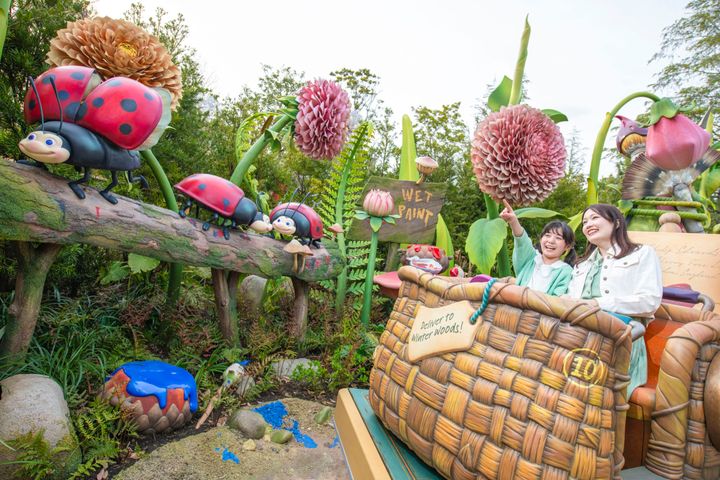 春の谷のてんとう虫のバギー