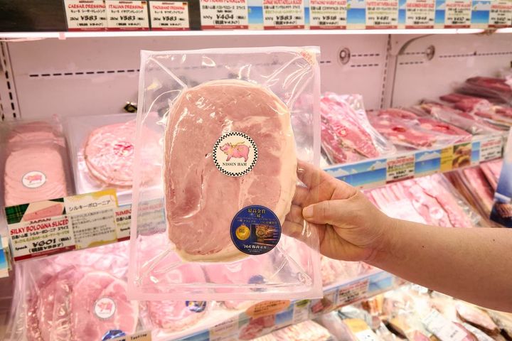 日進ハム製の「ホワイトハム スライス」505円（100g）