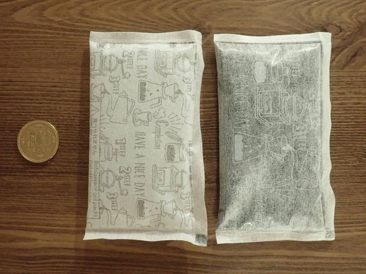 DAISO(ダイソー)：保冷剤表面の結露を吸収する保冷剤(カフェ柄、70g×2)