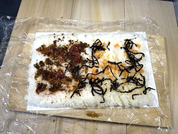 まさかの5分以内！【おにぎりが大量生産できる裏技♡】夏休みのお出かけやふだんのお弁当にもお役立ち！