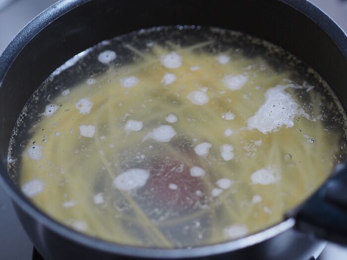 【新感覚】パスタは和えて混ぜるより「つける」のが大正解！？濃厚ソースが絡む絶品つけパスタ2選