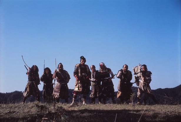 毛利との戦で落ちのびてきた尼子義孝ら8人の落ち武者 [c]1977/2026松竹株式会社