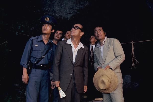 【写真を見る】事件全体の語り部に徹した金田一耕助役の渥美清 [c]1977/2026松竹株式会社