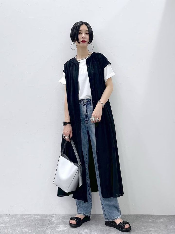 前開きでロングベスト風にも着られる2WAY仕様