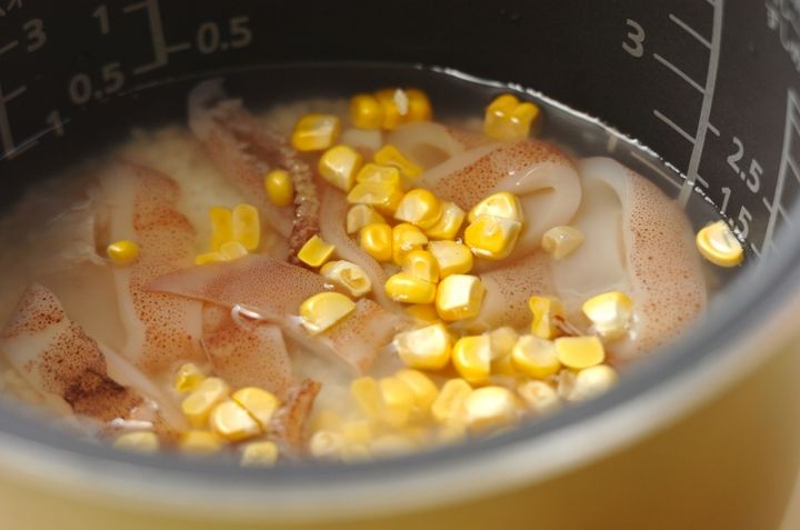 イカとコーンのバター炊き込みご飯の作り方1