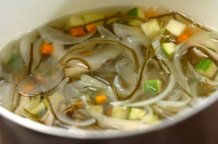 ニンジンと切り昆布のスープ煮の作り方1