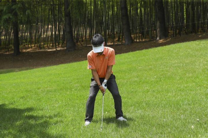 夏の深いラフはどう打つのが正解？男子プロが脱出法を紹介