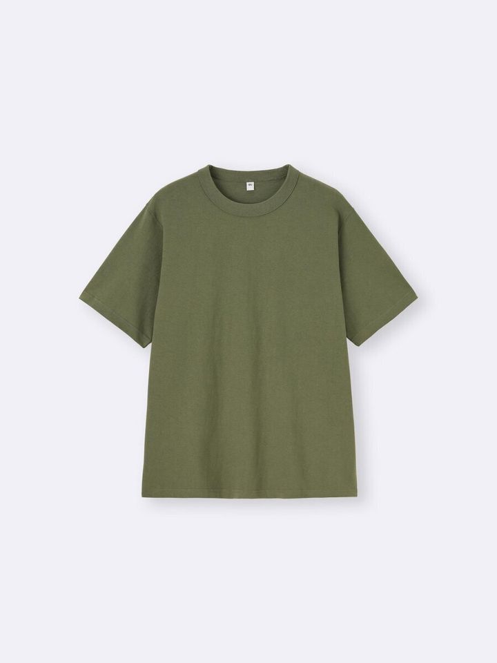 オリーブ色のコットンクルーネックTの平置き