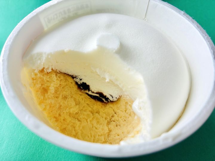 「激ウマ！」「カラメルが苦くていい感じ！」【セブン】ビターカラメルソースの主張が凄い「プリン氷」