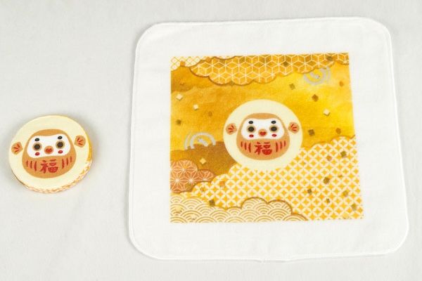 水に入れるとハンカチに変身！「ふくだるま」を使った、新しい山口土産が登場
